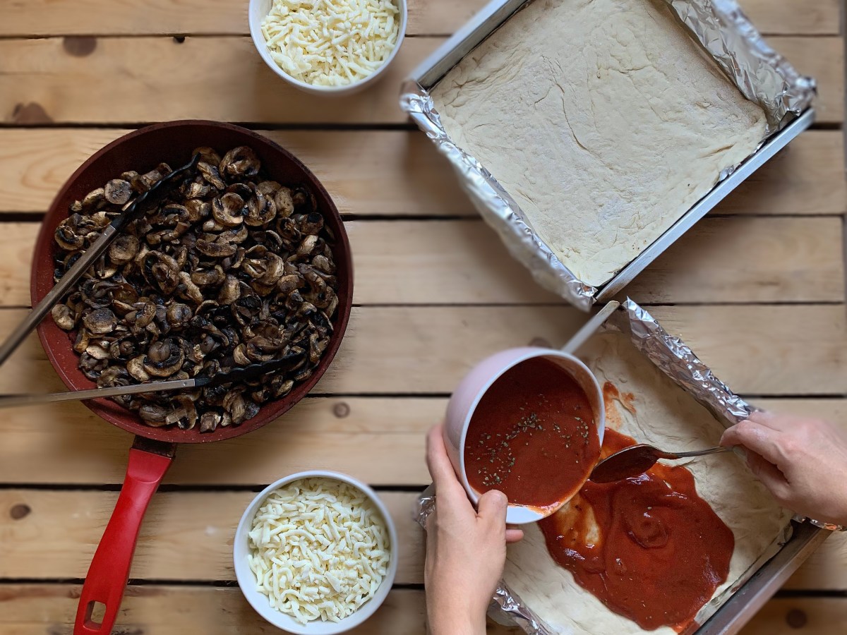Pizza de queso con&nbsp;champiñones